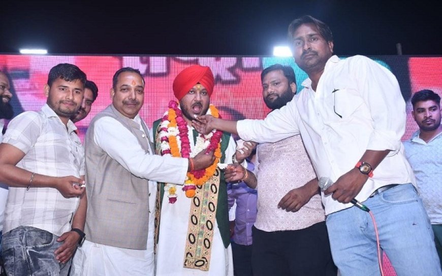 Kanpur News: पूर्व महाराजपुर विधानसभा प्रत्याशी का जन्मदिन एवं होली मिलन समारोह। 