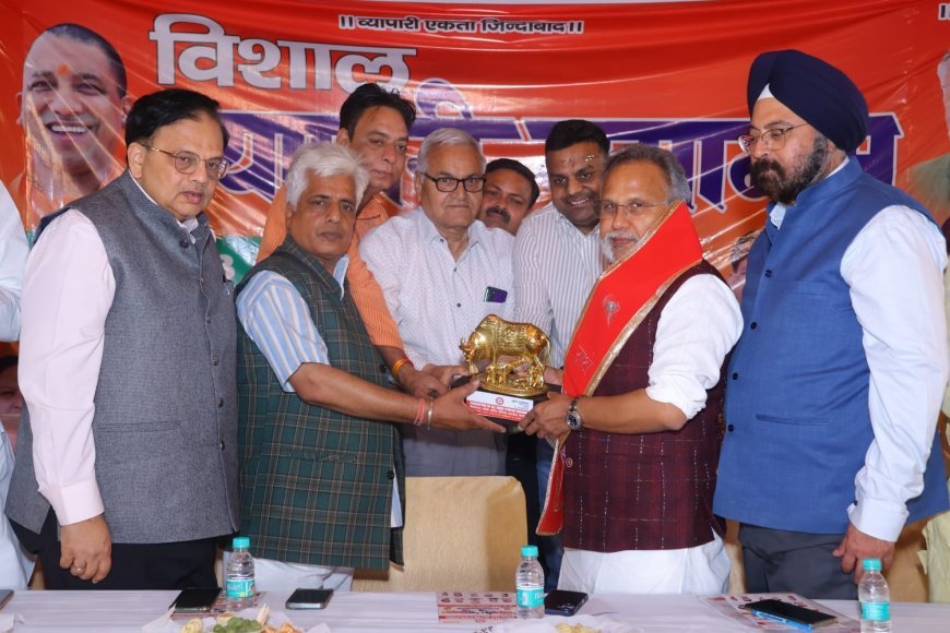 Hathras News: सैंकड़ो व्यापारियों की मौजूदगी में फेम का व्यापारी सम्मेलन संपन्न, सुनील सिंघी बोले, देश मे व्यापार का सुरक्षित माहौल बना है