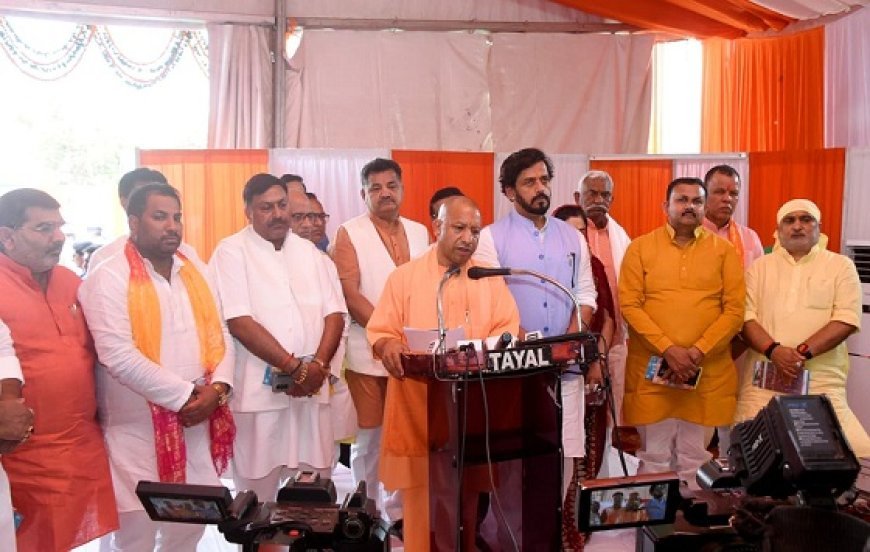 Gorakhpur News: प्रदेश सरकार के आठ वर्ष पूर्ण होने पर गोरखपुर में सीएम योगी ने की मीडियाकर्मियों से बातचीत। 