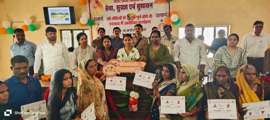 Hardoi News: ब्लॉक मुख्यालय पर मनाया गया सरकार की सफलता का जश्न