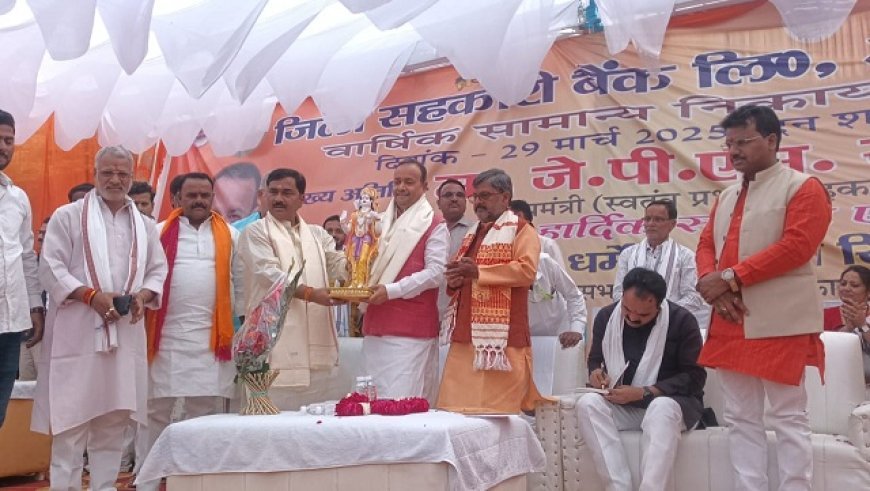 Ayodhya News: सहकारिता मंत्री ने अखिलेश यादव पर बोला तीखा हमला, कहा- खुद को श्रीकृष्ण का वंशज बताते हैं, और गौशालाओं से दुर्गंध आती है। 