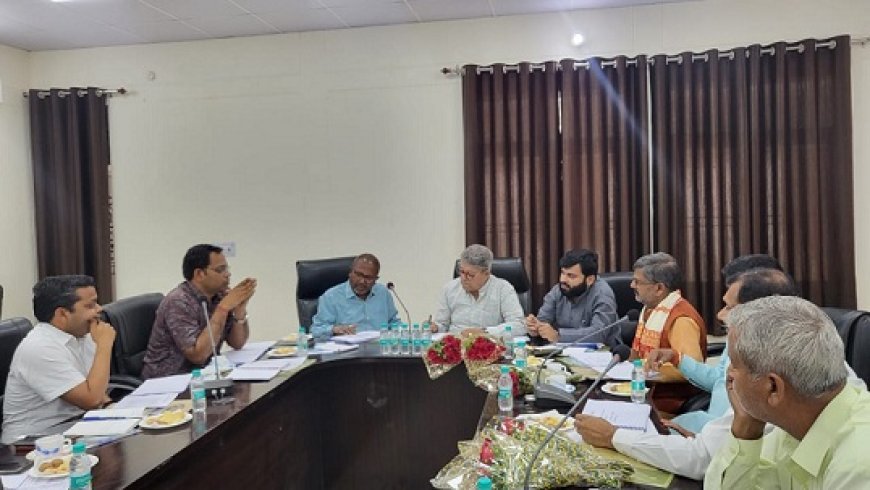 Ayodhya News: जिले के जन प्रतिनिधियों के साथ विद्युत विभाग के अधिकारियों ने की बैठक, दिए आवश्यक दिशा-निर्देश। 