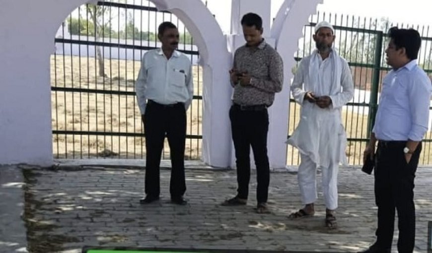 Hardoi News: पिहानी नगर पालिका ने ईद की नमाज को लेकर ईदगाह पर चलाया सफाई अभियान। 