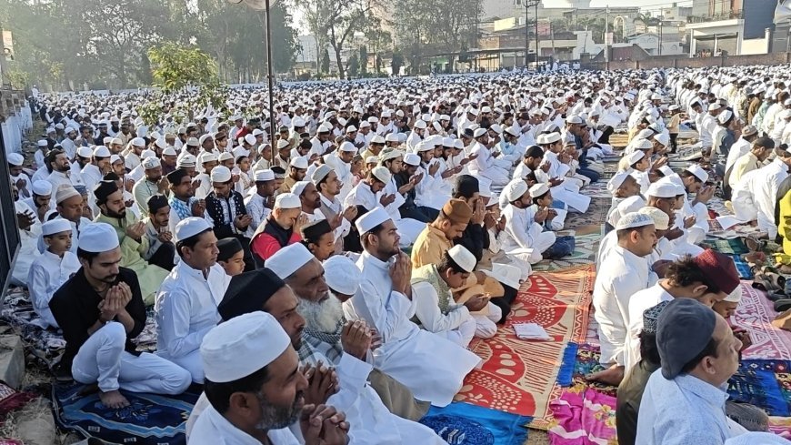 Deoband News: देवबंद में हर्षोल्लास के साथ मनाया गया ईद-उल-फितर का त्योहार, ईदगाह में मुफ्ती सैयद अफ्फान मंसूरपुरी नमाज़ अदा कराई