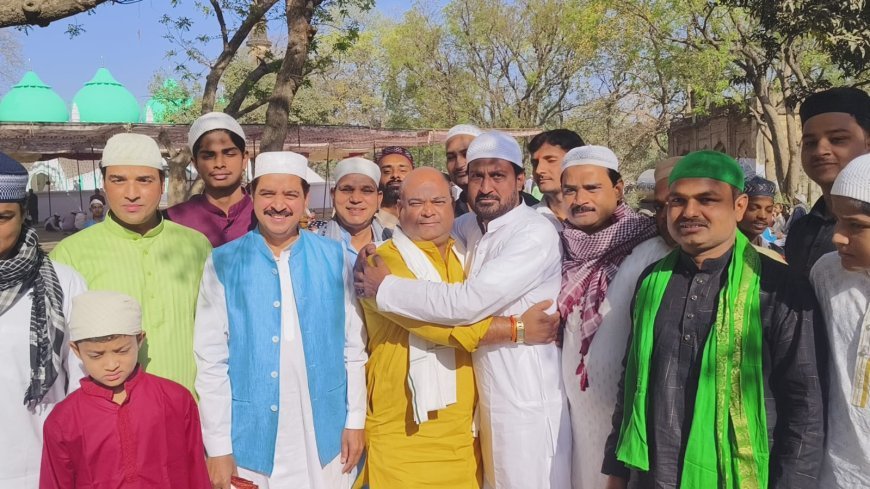 Hardoi News: पाली के ईदगाह में अदा की गई ईद की नमाज, मांगी गई मुल्क में अमन-चैन और खुशहाली की दुआ