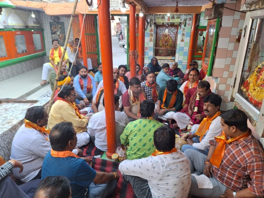 Hathras News: श्री काली मेला रविवार को भक्तों ने किया ध्वजारोहण