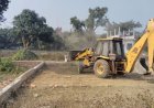 Lucknow : गोसाईंगंज में 50 बीघा अवैध प्लाटिंग पर चला बुलडोजर 