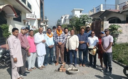 Uttarakhand News: बाजपुर की प्रत्येक चौखट तक पहुँचेगी विकास की किरण- चेयरमैन गित्ते ने पहाड़ी, काॅलोनी में किया 200 मीटर टाईल्स रोड का शिलान्यास। 