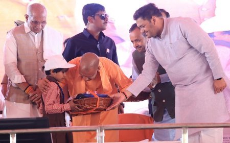 UP News: मुख्यमंत्री ने बरेली से पूरे प्रदेश में 'स्कूल चलो अभियान' की शुरुआत की, झुमके से नहीं अब नाथ कॉरिडोर से है बरेली की पहचान।