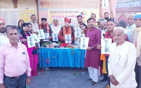 Hathras News- महामूर्ख सम्मेलन संपन्न: मूर्खिस्तान के महामूर्ख निडर गधे पर सवार होकर, ङरकर चांद पै चढ़ भागे