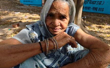 Hardoi News: मां को कभी मृत तो कभी गायब बताकर पेंशन व फंड के पैसे हड़पे, धोखे से पाई पिता की नौकरी, मां ने न्याय की गुहार लगाई