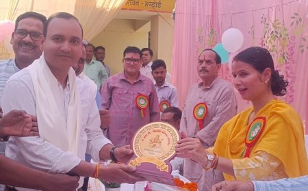 Hardoi News: विकास खण्ड भरावन में स्कूल चलो अभियान के शुभारंभ के साथ शिक्षक सम्मान समारोह का हुआ आयोजन। 