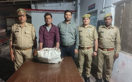 Hathras News: आबकारी व थाना कोतवाली टीम की संयुक्त कार्यवाही में एक अभियुक्त को किया गिरफ्तार, कब्जे से  अवैध शराब बरामद। 