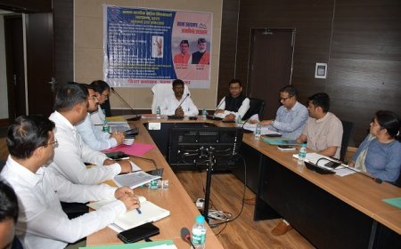 Uttarakhand News: एपीजे अब्दुल कलाम सभागार में समान नागरिक संहिता यूसीसी की समीक्षा बैठक आयोजित हुई। 