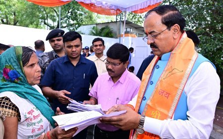 Lucknow News: उप मुख्यमंत्री केशव प्रसाद मौर्य ने लगाया जनता दर्शन कार्यक्रम, बोले- हर व्यक्ति की हर समस्या का हर सम्भव किया जाएगा निदान