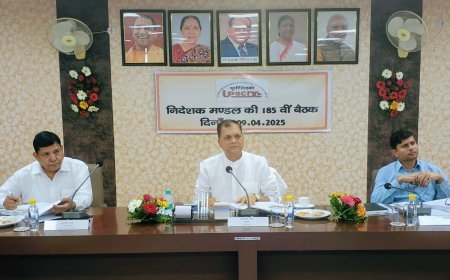 Lucknow News: बैठक में निगम के रिक्त पदों को शीघ्र भरने व Facility Management Service (FMS) के नवीन क्षेत्र में कार्य विस्तार पर चर्चा