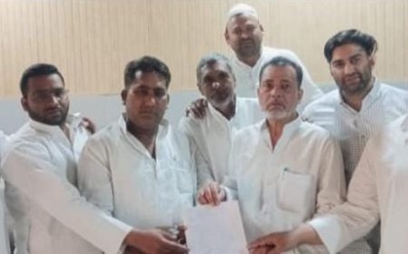 Deoband News: मेले में झूलों, खेल तमाशों और पार्किंग में अत्याधिक वसूली, लोगों में रोष, पालिका सभासदों ने मेला चेयरमैन पति को सौंपा ज्ञापन। 