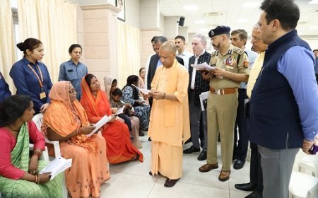 Lucknow News: मुख्यमंत्री ने किया 'जनता दर्शन', हर पीड़ित के पास पहुंचकर सुनीं समस्याएं। 