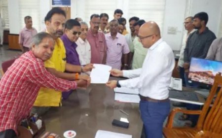 एग्जाम के दौरान छात्रों को उतारना पड़ा जनेऊ, कलावे को डस्टबिन में फेंका शिक्षा मंत्री ने दिए जांच के आदेश