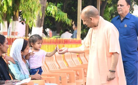 Gorakhpur News: हॉस्पिटल ले जाकर भर्ती कराकर कराएं समुचित इलाज, जनता दर्शन में महिला की पीड़ा सुनकर CM ने अफसरों को दिए निर्देश