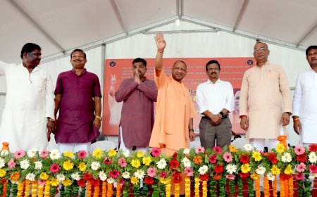 Gorakhpur News: CM योगी (Yogi) ने किया बांध पर बन रहे फोरलेन मार्ग का निरीक्षण, हावर्ट बांध पर बन रहे फोरलेन से बाढ़ बचाव के साथ यातायात की समस्या भी होगी हल