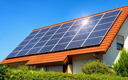 Lucknow News: मार्च 2027 तक 8 लाख सोलर रूफटॉप संयंत्र लगाएगी योगी सरकार, UP में सौर ऊर्जा को जन-जन तक पहुंचाने की मुहिम तेज