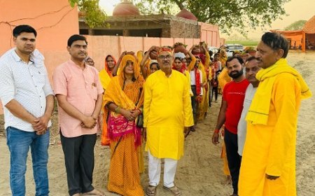 Hathras News: ग्राम पंचायत अगसौली में बांसबाली माता मंदिर पर श्रीमद भागवत कथा के अवसर पर भव्य कलश यात्रा का आयोजन। 