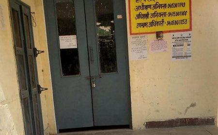 Sitapur News: प्रचंड गर्मी में बीते पांच दिनों से बंद चल रहा रामकोट सरसंई फीडर हजारों उपभोक्ता परेशान। 