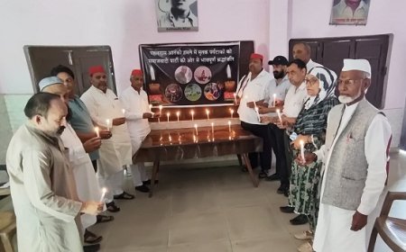 Saharanpur News: जम्मू कश्मीर के पहलगाम में आंतकी हमले में मारे गए लोगों के प्रति शोक संवेदना व्यक्त करते हुए भाव भीनि श्रद्धांजलि दी गई। 