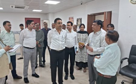 Lucknow News: नवागत सूचना निदेशक ने किया सूचना निदेशालय का निरीक्षण, प्रत्येक प्रभागों में जाकर प्रभागों की कार्यप्रणाली का लिया जायजा। 