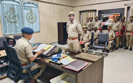 Hardoi News: SP ने बीट आरक्षियों की बैठक ली, जनसुनवाई में 35 शिकायतें सुनीं तथा रात्रि नाकाबन्दी के दौरान बेरियर ड्यूटी का निरीक्षण किया