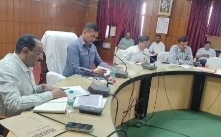 Azamgarh News: निर्माण कार्यों में गुणवत्ता किसी भी दशा में खराब नहीं मिलनी चाहिए: मण्डलायुक्त