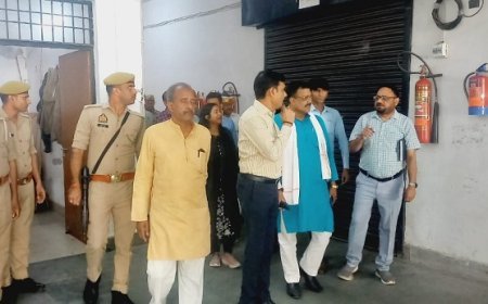 Hardoi News: जिलाधिकारी ने किया वेयर हाउस का निरीक्षण। 