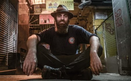 Ajab Gajab News: दुनिया का अजीबो - गरीब  इंसान- जिसने बिना प्लेन और ट्रेन के कर ली 203 देशों की यात्रा। । 