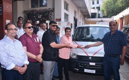 Kanpur News: दृष्टि दिव्यांग छात्रों की आने-जाने सुविधा हेतु यश कोठारी पब्लिक चैरिटेबल ट्रस्ट द्वारा विद्यालय को दान की। 