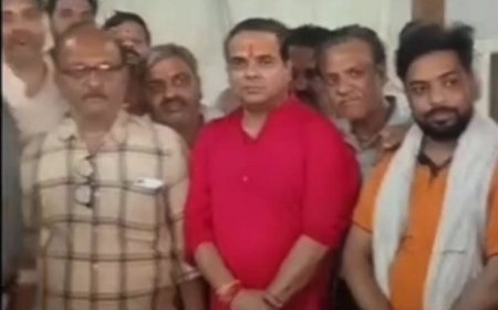 Hathras News: एक मई को पहलगांव नरसंहार के विरोध में हाथरस रहेगा बन्द, व्यापारियों के मिले टैक्स से खरीदे गए हथियारों का प्रयोग करो। 