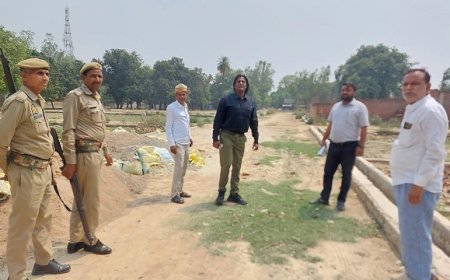 Sitapur News: उपजिलाधिकारी ने बंद कराया अवैध प्लाटिंग का कार्य। 