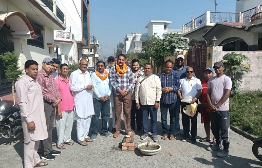 Uttarakhand News: बाजपुर की प्रत्येक चौखट तक पहुँचेगी विकास की किरण- चेयरमैन गित्ते ने पहाड़ी, काॅलोनी में किया 200 मीटर टाईल्स रोड का शिलान्यास। 