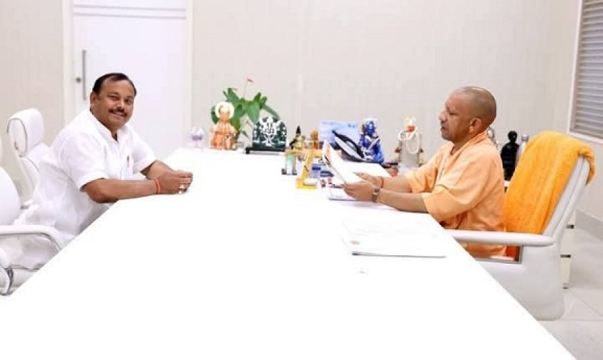 Hardoi News: नगर पालिका अध्यक्ष ने मुख्यमंत्री से की मुलाक़ात, कई समस्याओं को लेकर मांग पत्र सौंपा, पढ़ें पूरी खबर। 