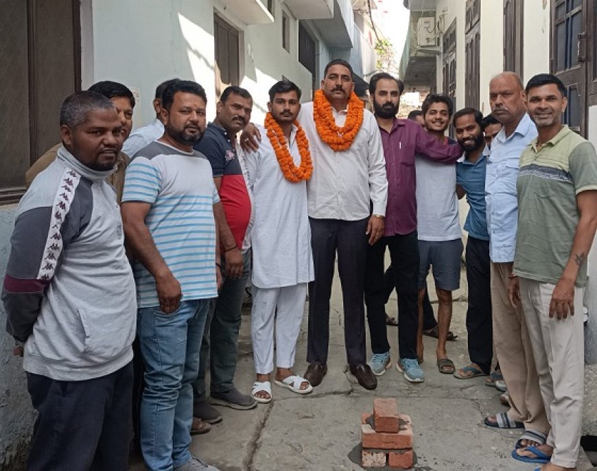 Uttarakhand News: विकास से अछूता नहीं रहेगा बाजपुर का कोई भी कोना, चेयरमैन गित्ते ने मझराप्रभु व रामभवन में किया टाईल्स रोडों का शिलान्यास।  