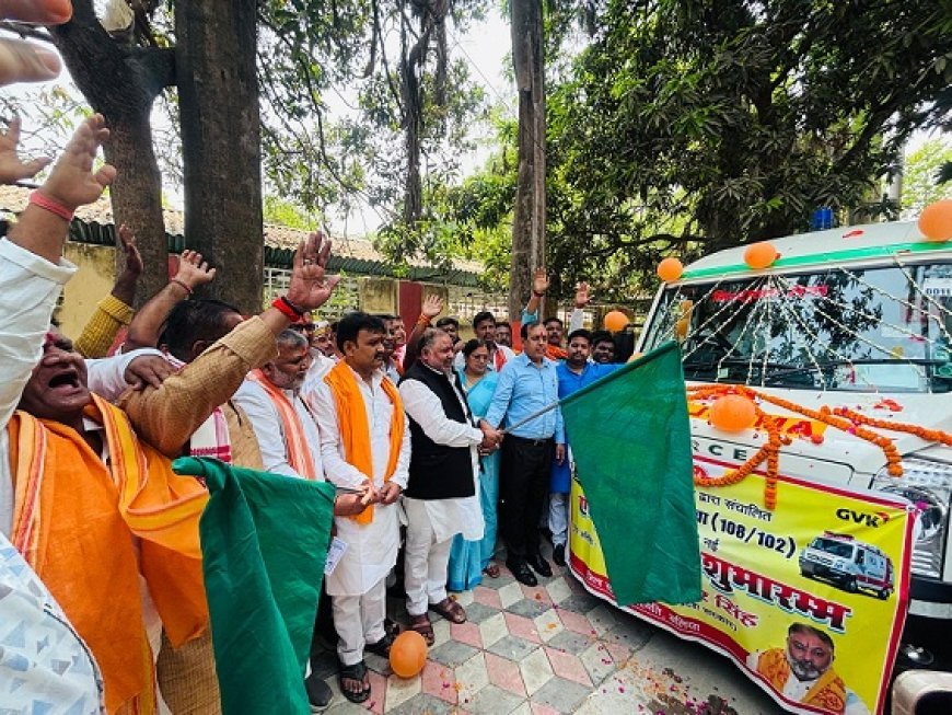 Ballia News: परिवहन मंत्री ने 27 एंबुलेंस को दिखाई हरी झंडी- अभी जिले को मिलेगी और 22 एंबुलेंस, लोगों को मिलेगी बेहतर सुविधाएं। 