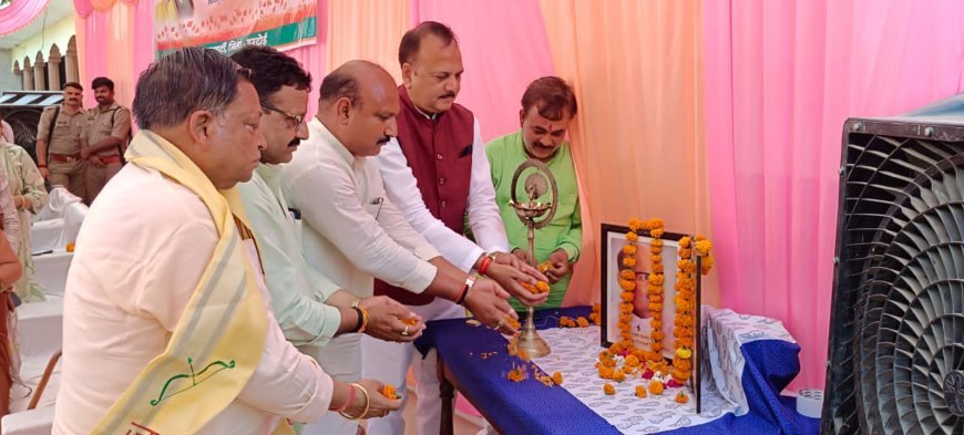 Hardoi News: 'सक्रिय सदस्य सम्मेलन' में जिलाध्यक्ष बब्बन व विधायक माधवेन्द्र प्रताप सिंह रानू ने सरकार की उपलब्धियां गिनाईं