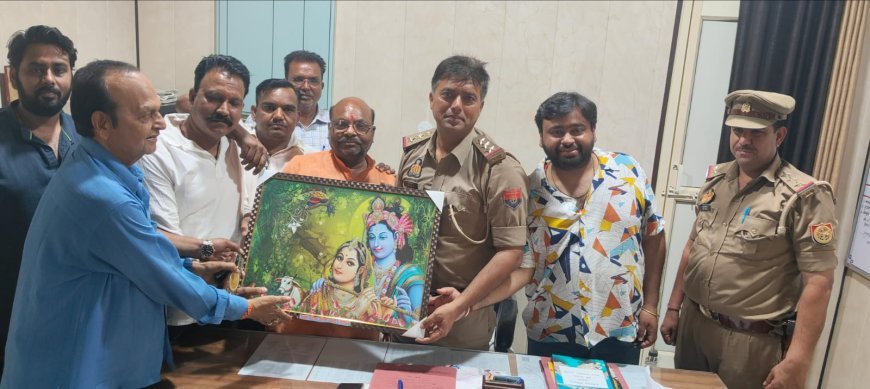 Hardoi News: अतिक्रमण के प्रति जागरूक हो व्यापारी वर्ग : ब्रजेश कुमार राय, उत्तर प्रदेश उद्योग व्यापार संगठन ने कोतवाल का किया अभिनंदन