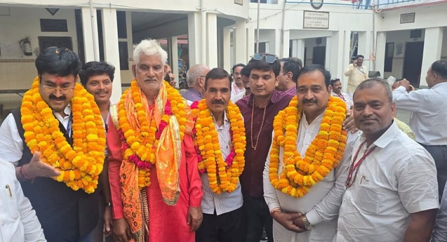 'कलम के सिपाहियों ने चुना अपना नया सेनापति'- ग्रामीण पत्रकार एसोसिएशन उत्तर प्रदेश के प्रदेश अध्यक्ष बने महेन्द्र नाथ सिंह।