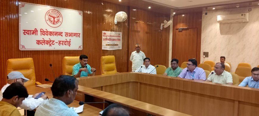 Hardoi News: विशेष संचारी रोग नियंत्रण अभियान को लेकर DM की अध्यक्षता में हुई समीक्षा बैठक