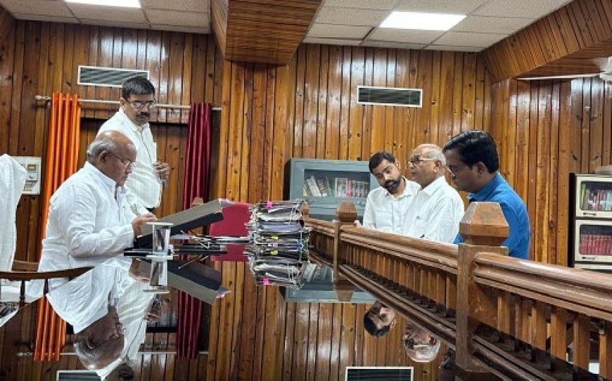 Lucknow News: अध्यक्ष राजेश वर्मा उत्तर प्रदेश पिछड़ा वर्ग आयोग में की जनसुनवाई, विभिन्न जनपदों की 28 शिकायतों पर अध्यक्ष ने की कार्यवाही। 