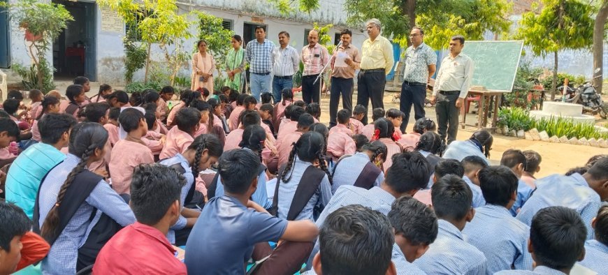 Hathras News: महेंद्र प्रकाश सैनी ने छात्र-छात्राओं को लू लगने के लक्षण तथा उसके बचाव की जानकारी दी