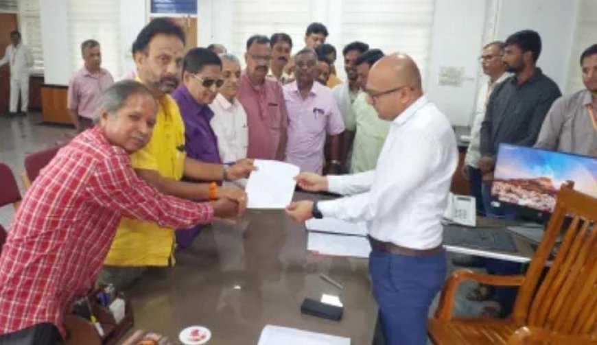 एग्जाम के दौरान छात्रों को उतारना पड़ा जनेऊ, कलावे को डस्टबिन में फेंका शिक्षा मंत्री ने दिए जांच के आदेश