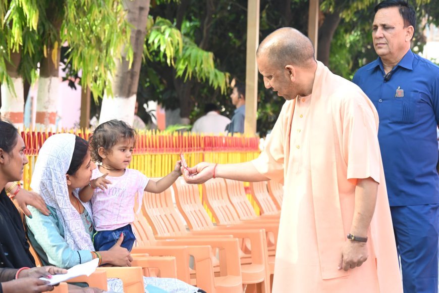 Gorakhpur News: हॉस्पिटल ले जाकर भर्ती कराकर कराएं समुचित इलाज, जनता दर्शन में महिला की पीड़ा सुनकर CM ने अफसरों को दिए निर्देश