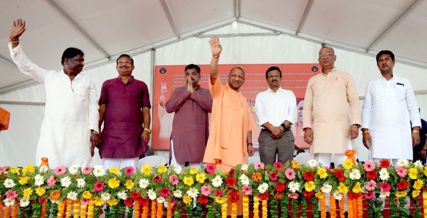 Gorakhpur News: CM योगी (Yogi) ने किया बांध पर बन रहे फोरलेन मार्ग का निरीक्षण, हावर्ट बांध पर बन रहे फोरलेन से बाढ़ बचाव के साथ यातायात की समस्या भी होगी हल